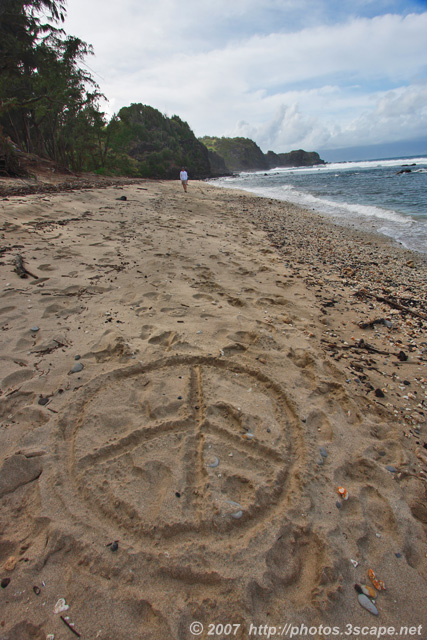 Peace-sign-in-the-sand.jpg
