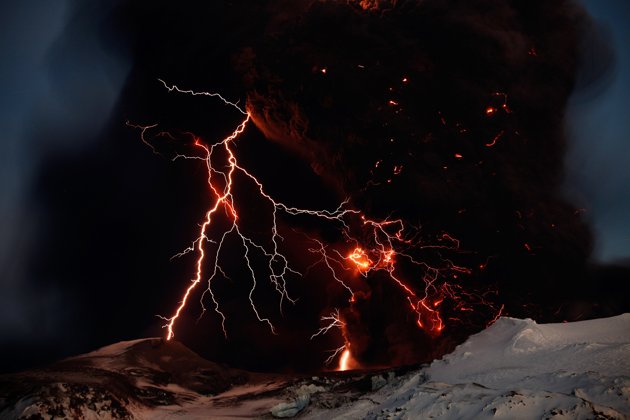 volcano-lightning2.jpg