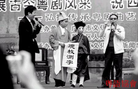 黄俊英幽默评价小朋友的表演.jpg