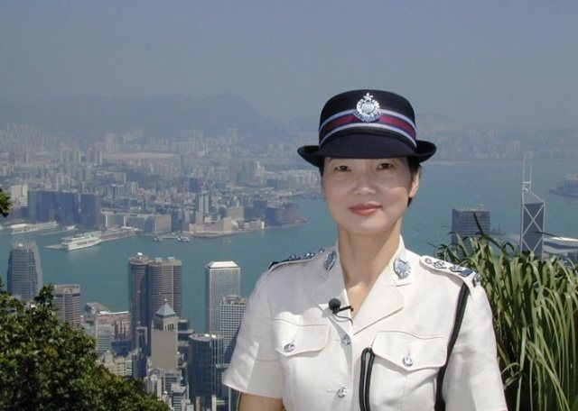 中国香港女警.jpg