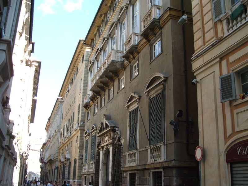 800px-Genova-DSCF7470.jpg